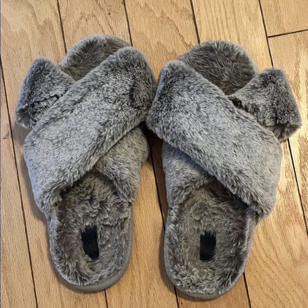 Cozy Gray Faux Fur Slippers